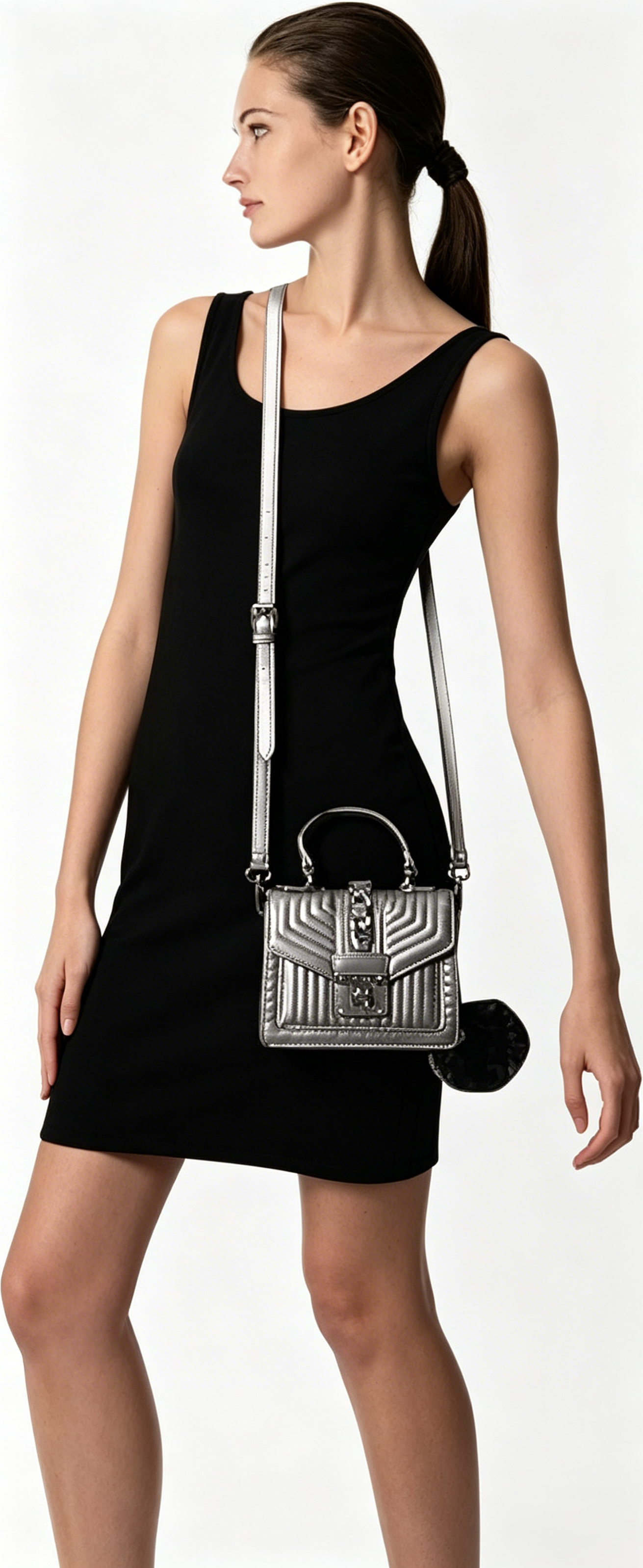 A regular tote bag designed specifically for women, fully showcasing elegant temperament.