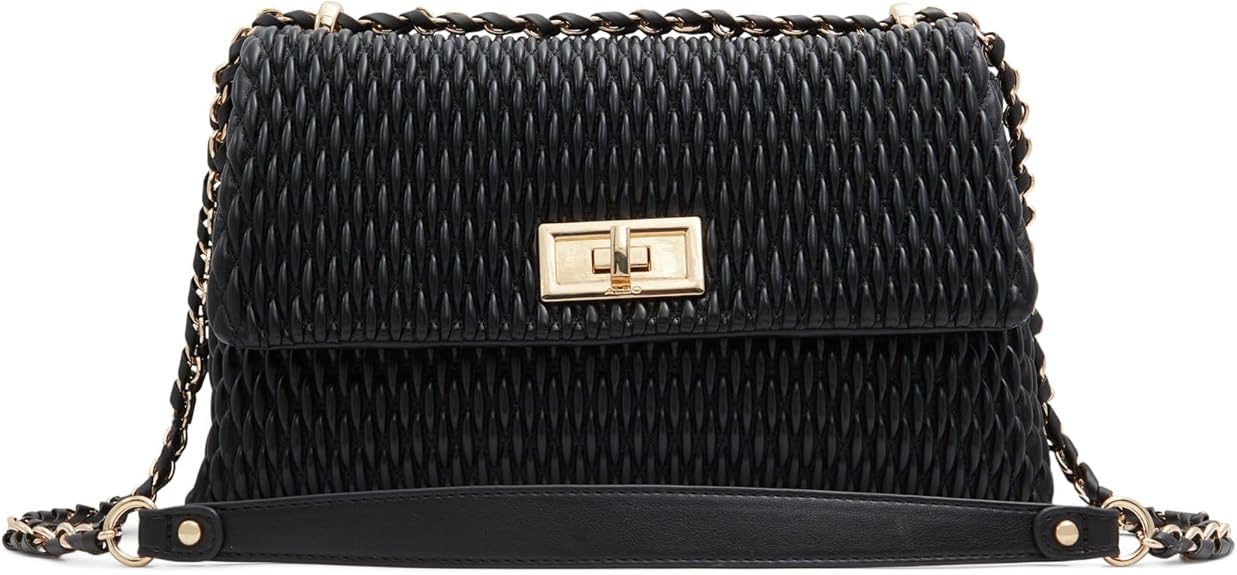 For ladies who also pursue leisure in their daily lives, a handbag can easily add a touch of fashion to their outfit.