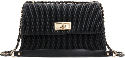 For ladies who also pursue leisure in their daily lives, a handbag can easily add a touch of fashion to their outfit.
