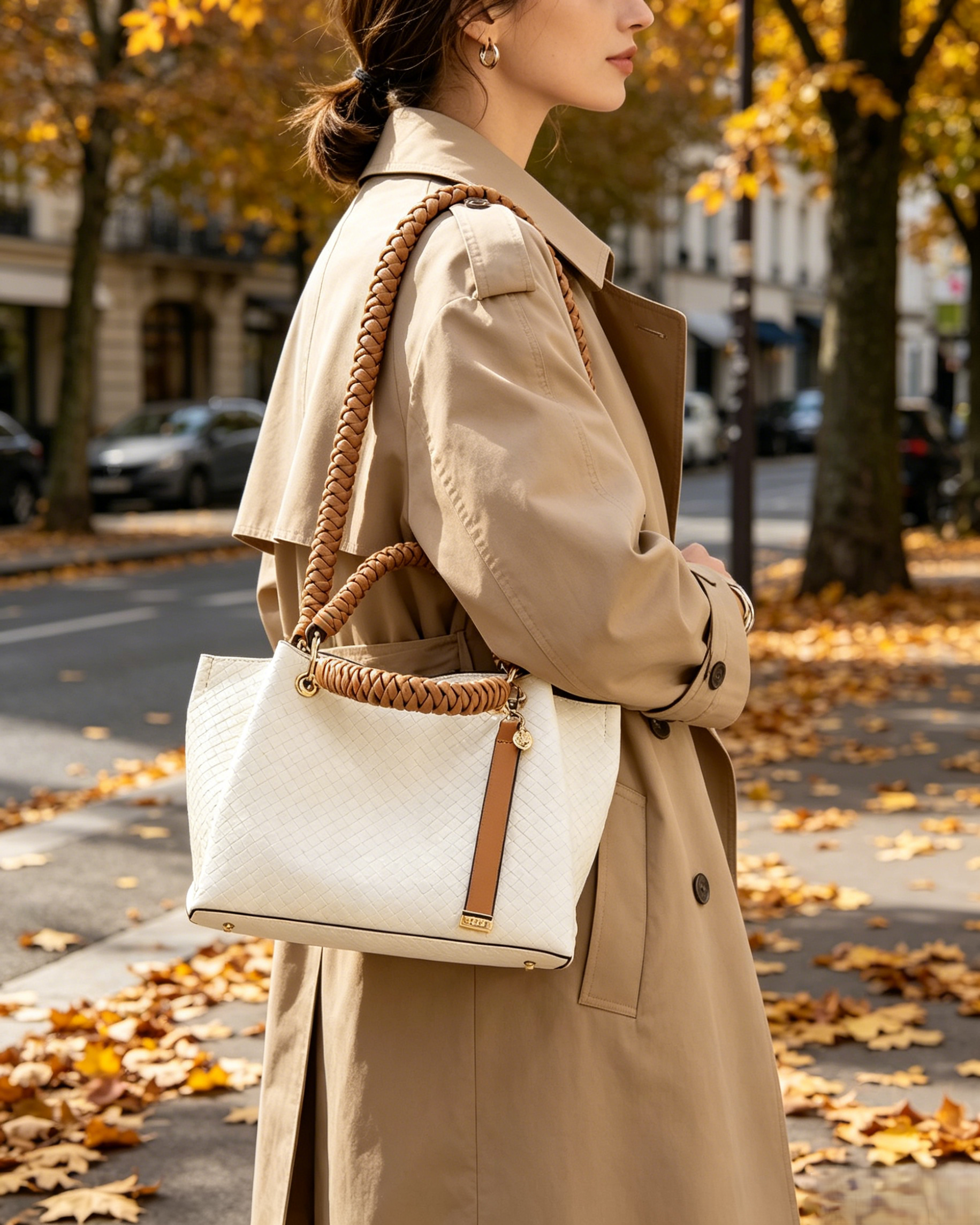 A women's tote bag can ensure you exhibit elegance and grace in various occasions.